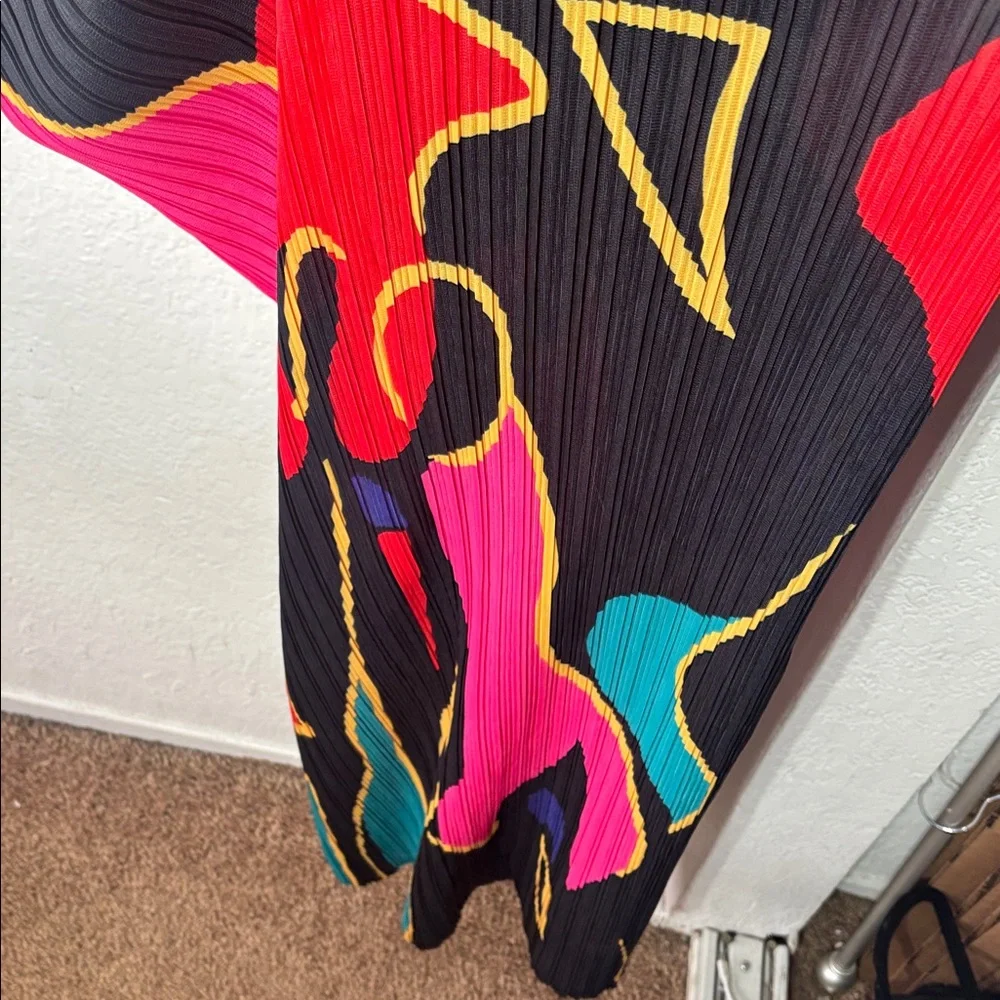 Dressed in lala woman of the hour plisse pleat abstract colorful maxi dress - Picture 3 of 6